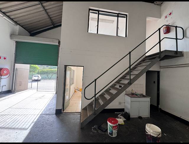 283M² WAREHOUSE TO LET IN RED HILL